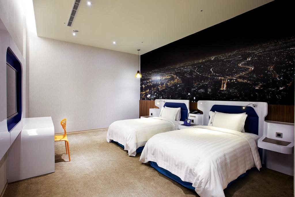 Airline Inn Green Park Way Taichung Exterior foto