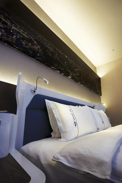 Airline Inn Green Park Way Taichung Exterior foto